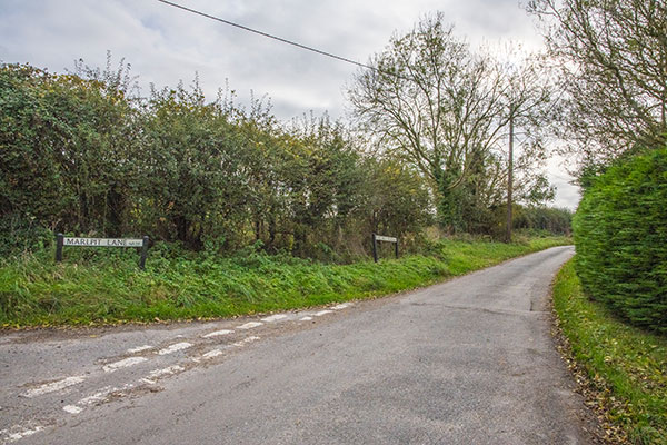 Pond Hills Road's north junction with Marlpit Lane - 6th November 2021